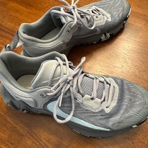 Nike Giannis immortality basketball shoes Light Gray Athletic Shoes